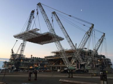 Сборка модуля весом 1126 тонн на строительной площадке «Tekfen» в Баку